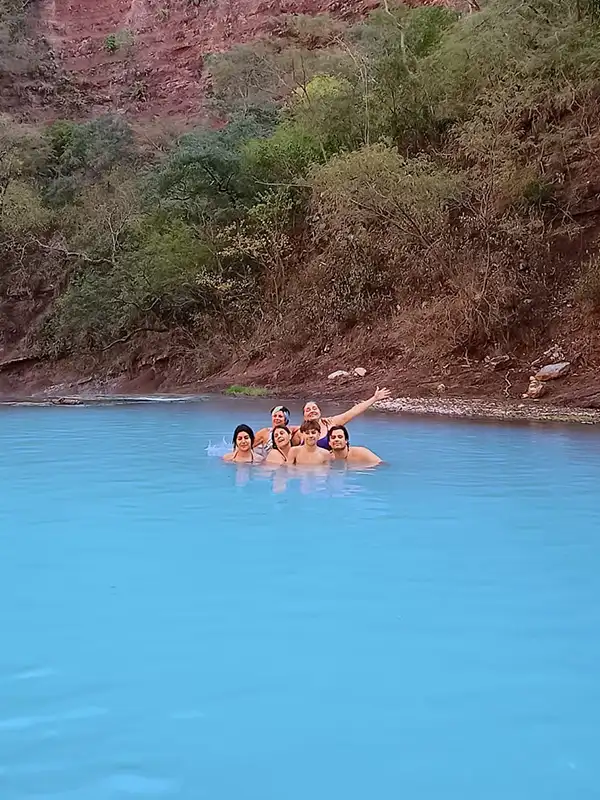 personas-termas-rio-jordan-yungas-experiencia