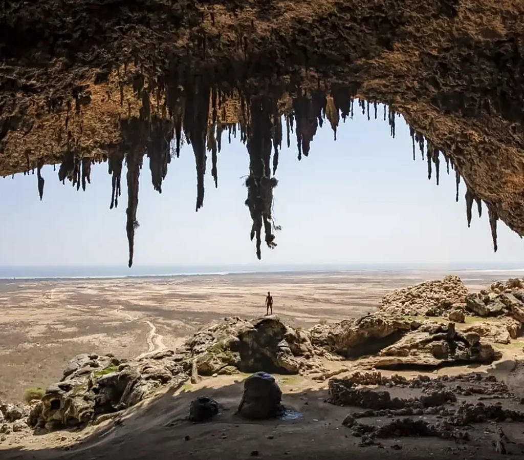socotra-cueva-vista-paisaje